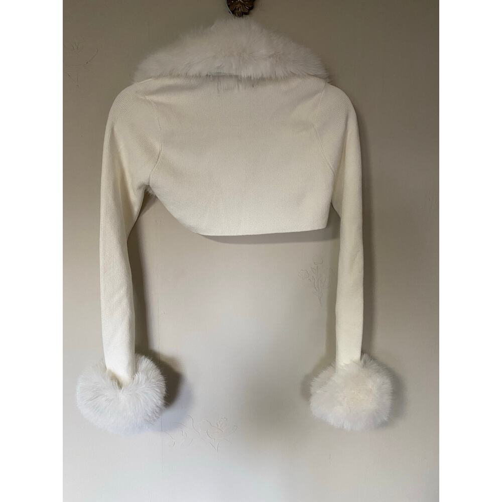 Akira Lux Faux Fur Trim Bolero Sweat White Large Ultra Crop - Picture 3 of 6
